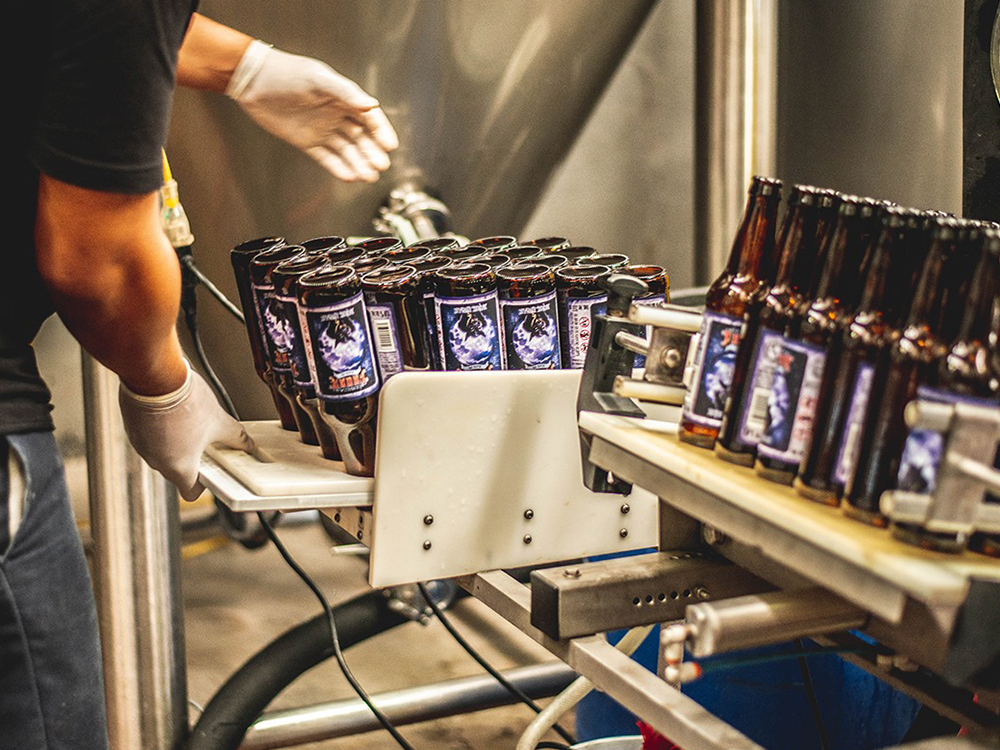 為什么啤酒瓶都是棕色和綠色的？